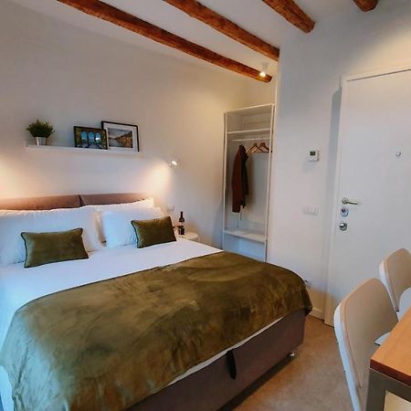Foscolo 9 Room - Breakfast Como Eksteriør bilde